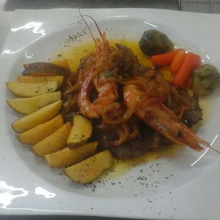 فندق Ponta Grande 3*