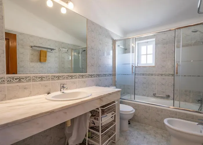 אתר נופש Ponta Grande 4*