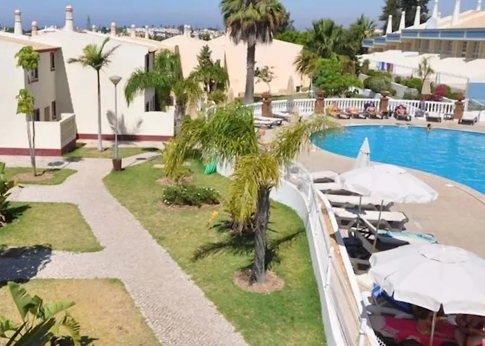 אתר נופש Ponta Grande 4*